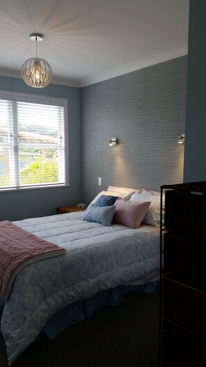 2 bedrooms, iron/ironing board, bed sheets - Lovely Beach Bach Retreat (Kuaotunu)