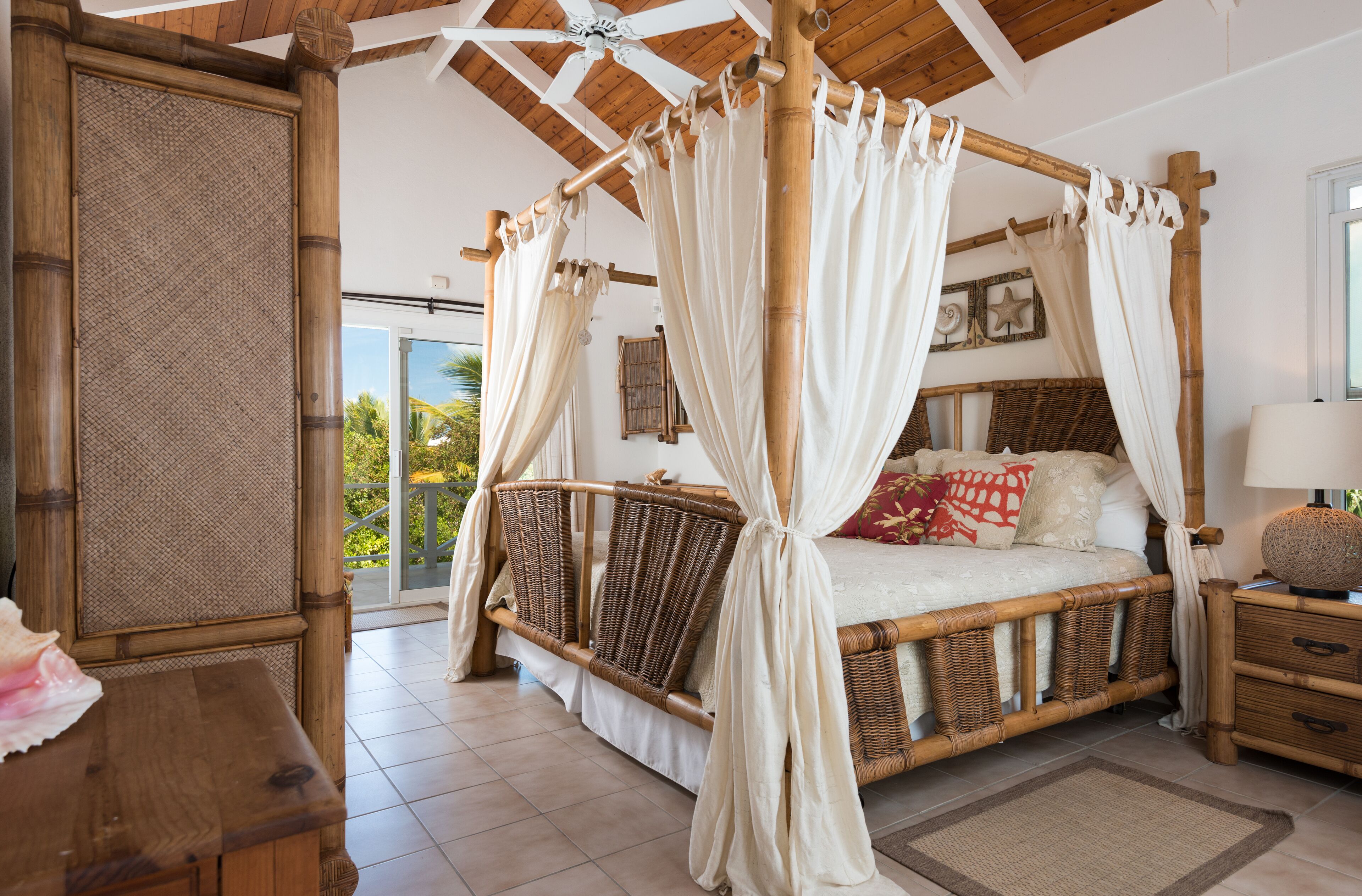 4 soverom, safe på rommet, strykejern/-brett og reiseseng for barn