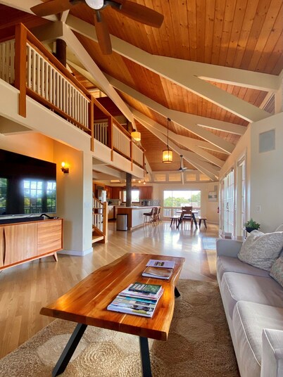 Gorgeous Home Across from Beach - 5 BR + Opt. Cottage / 4 Bath / AC