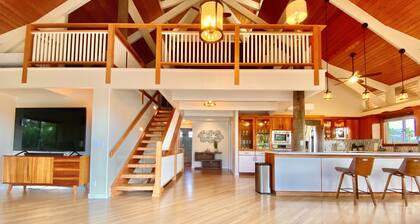 Gorgeous Home Across from Beach - 5 BR + Opt. Cottage / 4 Bath / AC