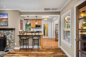 雪櫃、微波爐、焗爐、爐具