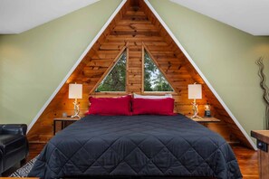 6 Schlafzimmer, Schreibtisch, Bügeleisen/Bügelbrett, Reisekinderbett