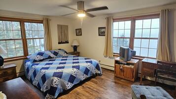 5 bedrooms, desk, iron/ironing board, free WiFi