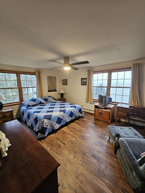 5 bedrooms, desk, iron/ironing board, free WiFi