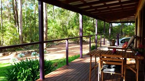 Terrace/patio - Nature on your doorstep - Kangaroo Creek Chalets -  birds kangaroos...relax! (Pemberton)