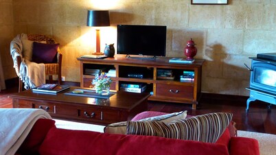Nature on your doorstep - Kangaroo Creek Chalets -  birds kangaroos...relax!