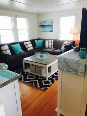 Smart-tv, tv-spel, dvd-spelare och en stereo