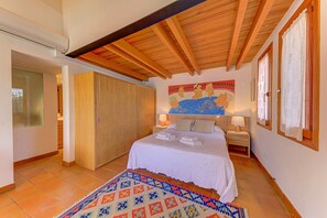 3 bedrooms, iron/ironing board, free WiFi, bed sheets