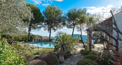 Provencen House, uima-allas, merinäköala