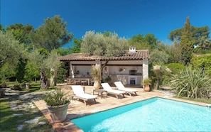 Outdoor pool, a heated pool - Provencal House, Private Pool, Sea View (Tourrettes-Sur-Loup)