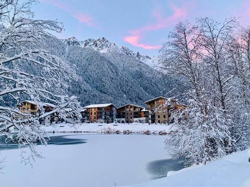 65m2 apartment, sleeps 6/7, lake and Mont Blanc view in ***** spa residence