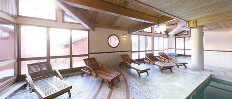 屋内プール、温水プール