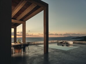 Outdoor dining - Luxury villa with private pool and amazing sea view (Αγ. Νικόλαος, βολίμες, Ζάκυνθος)
