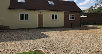 Orchard Cottage - Newly Built Farmhouse Outhouse