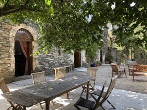 Outdoor dining - Large character house (Poggio-Marinaccio)