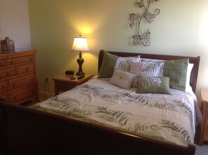 4 bedrooms, desk, iron/ironing board, travel crib
