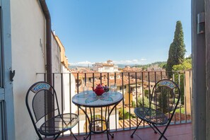 Outdoor dining - A Fantabulous Dreaming Terrace in FLORENCE Ponte Vecchio (Firenze)