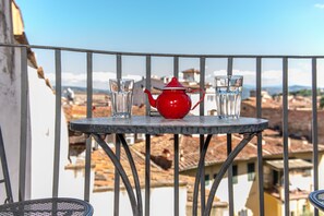 Outdoor dining - A Fantabulous Dreaming Terrace in FLORENCE Ponte Vecchio (Firenze)