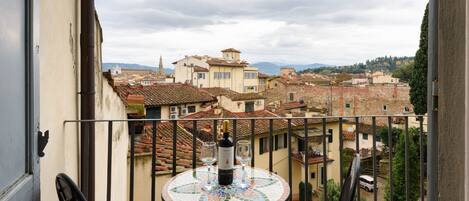 تناول الطعام بالخارج