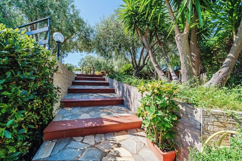 Villa with exclusive swimming pool 5 minutes from the sea