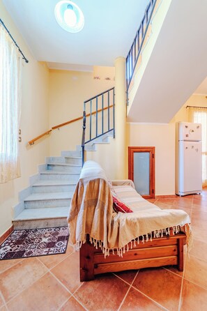 Interior - Villa with exclusive swimming pool 5 minutes from the sea (Palermo)