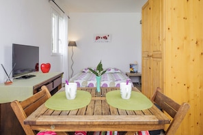 5 bedrooms, iron/ironing board, WiFi