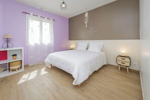 5 bedrooms, iron/ironing board, WiFi