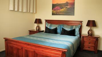 Luxury Cottage, 1 Bedroom, Mountain View | 1 bedroom, Egyptian cotton sheets, premium bedding, down comforters