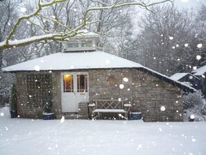 Exterior - Picture Postcard Stone Cottage in an idyllic peaceful setting (Grange over Sands)