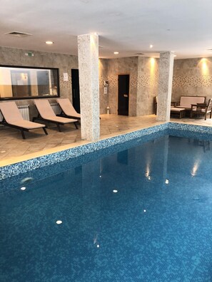 Pool - Cozy 3 bedrooms apartment sleeping 6 or 8 (Borovets Ski Resort, Samokov, Bulgaria)