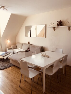 Living area - Cozy 3 bedrooms apartment sleeping 6 or 8 (Borovets Ski Resort, Samokov, Bulgaria)