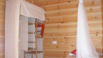 2 bedrooms, iron/ironing board, free WiFi