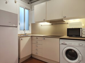 Fridge, microwave, coffee/tea maker, toaster