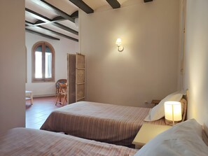 3 dormitorios, tabla de planchar con plancha, wifi y ropa de cama