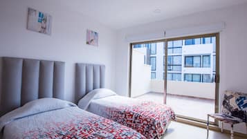 2 chambres, coffres-forts dans les chambres, bureau