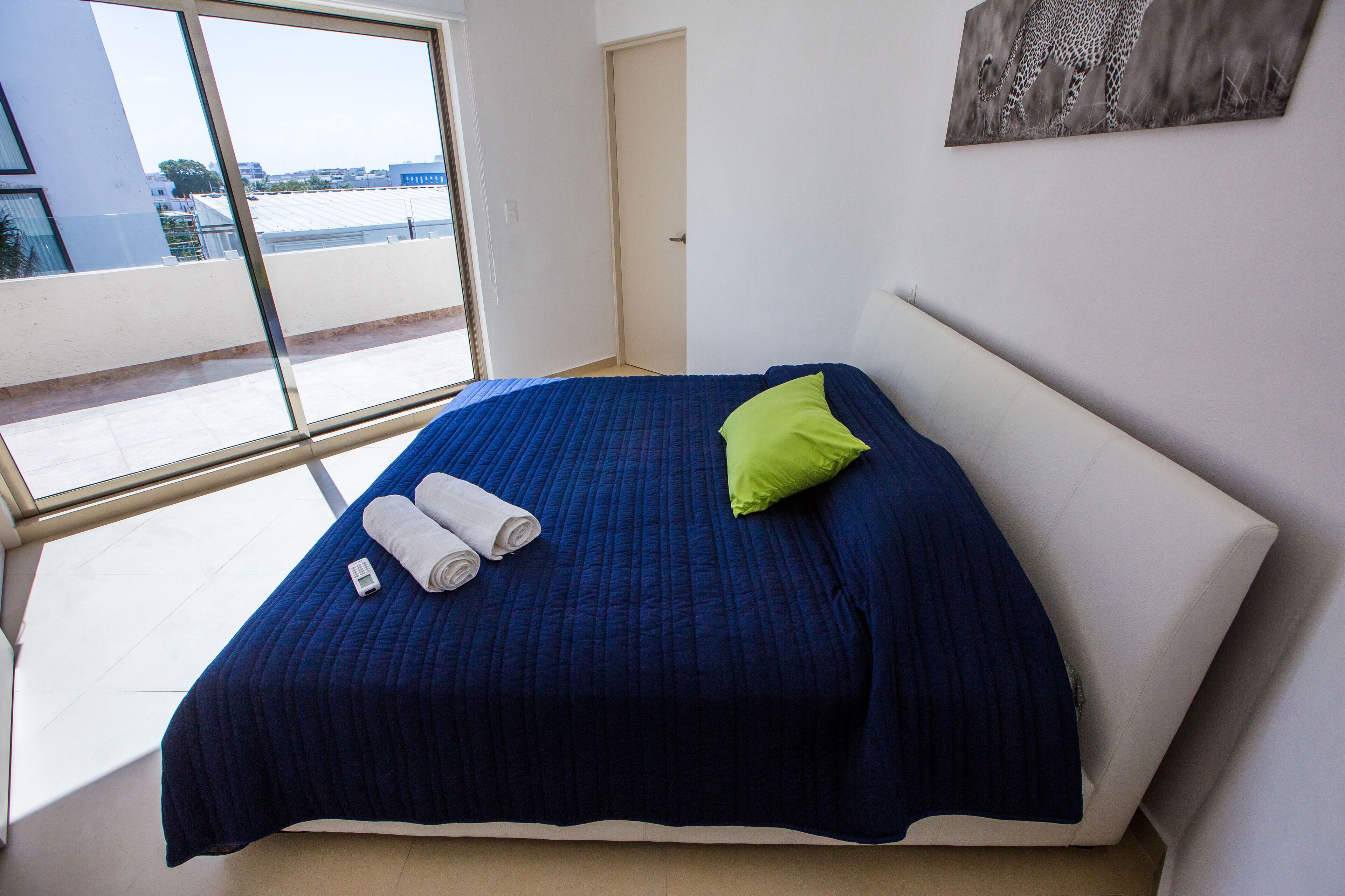 2 Schlafzimmer, Zimmersafe, Schreibtisch, Bügeleisen/Bügelbrett