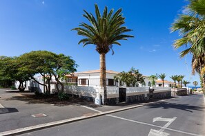 Property grounds - Bungalow Palm Mar with pool and garden (Palm - Mar)