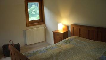 2 quartos, ferros/tábuas de passar roupa, Wi-Fi de cortesia