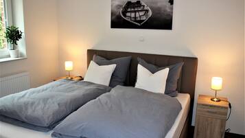 3 bedrooms, iron/ironing board, bed sheets