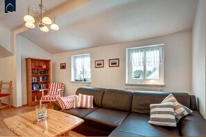 TV, stereo - Vacation apartment in Ahlbeck with parking space - close to the beach & family-friendly (Seebad Ahlbeck)