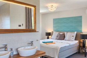 1 bedroom, iron/ironing board, travel crib, free WiFi - Luxurious apartment with fantastic sea views and a fireplace (Brsec)