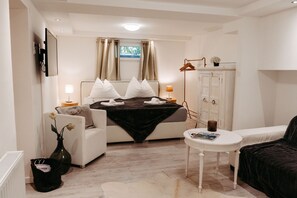 4 bedrooms, in-room safe, iron/ironing board, travel crib