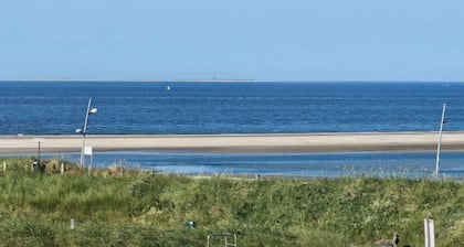 Apartment "Beachfront with sea view and sunny balcony"<br><br>
