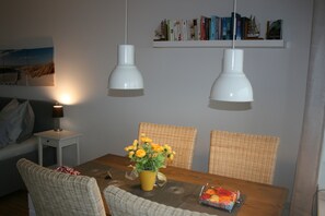 Dining - Apartment "Beachfront with sea view and sunny balcony" (Borkum)