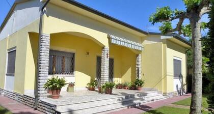 Nice villa, close to the beach for 6 people.