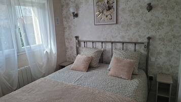 2 chambres, fer et planche Ă repasser, Wi-Fi gratuit, draps fournis