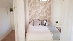 3 bedrooms, iron/ironing board, travel crib, free WiFi