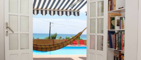 حمّام سباحة مُدفَّأ