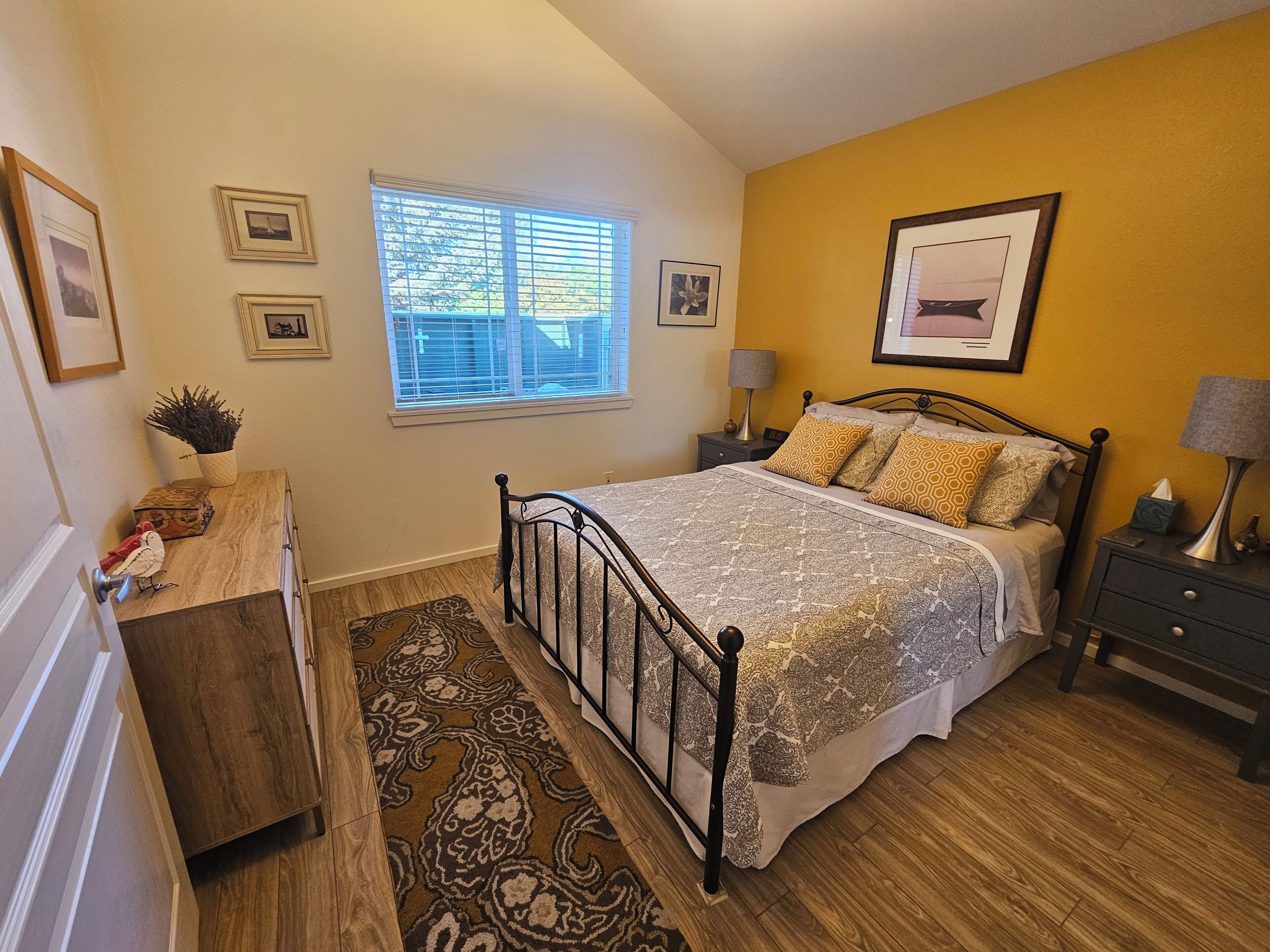 1 chambre, fer et planche à repasser, Wi-Fi gratuit, draps fournis
