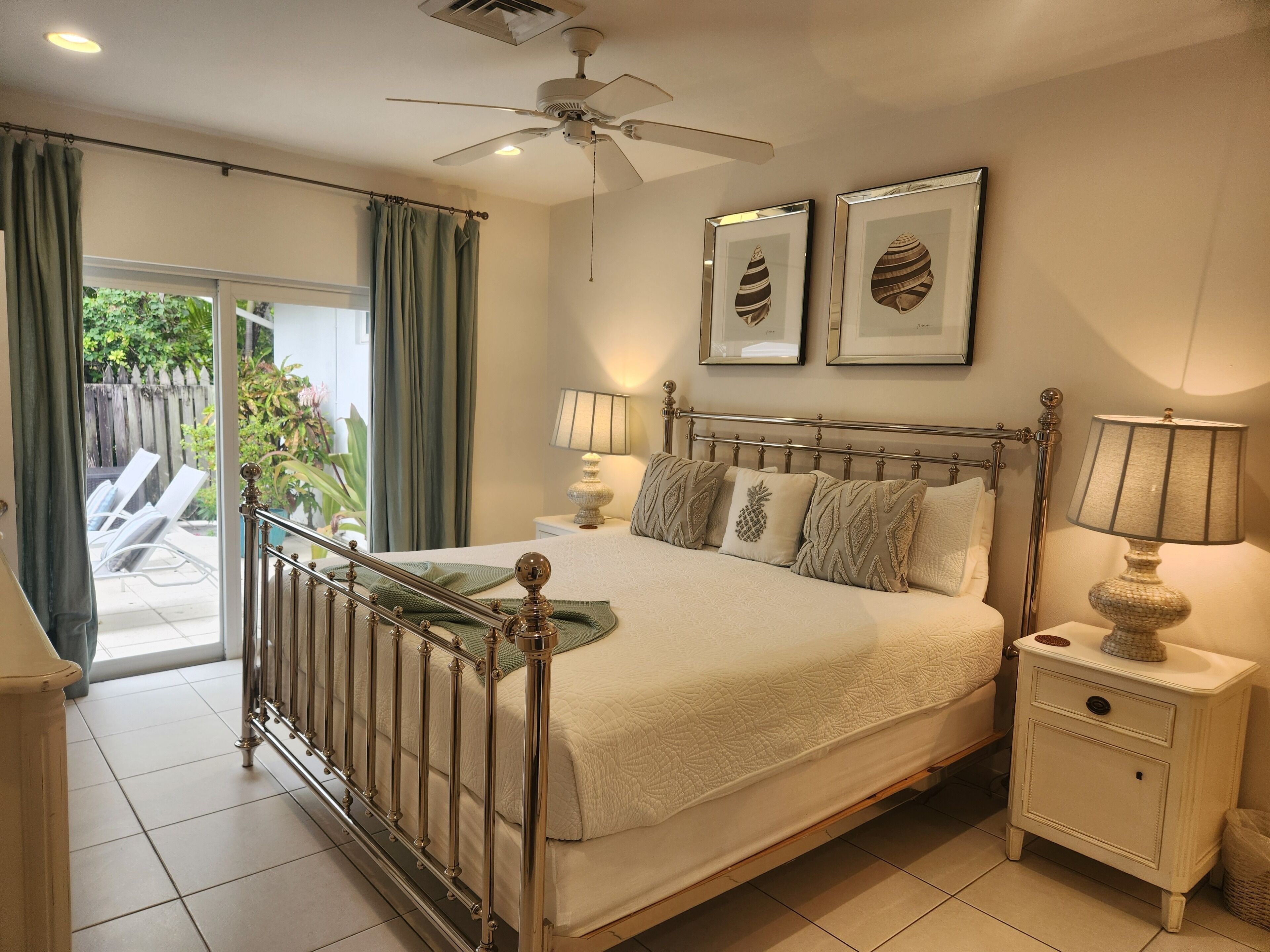 2 bedrooms, in-room safe, iron/ironing board, free WiFi